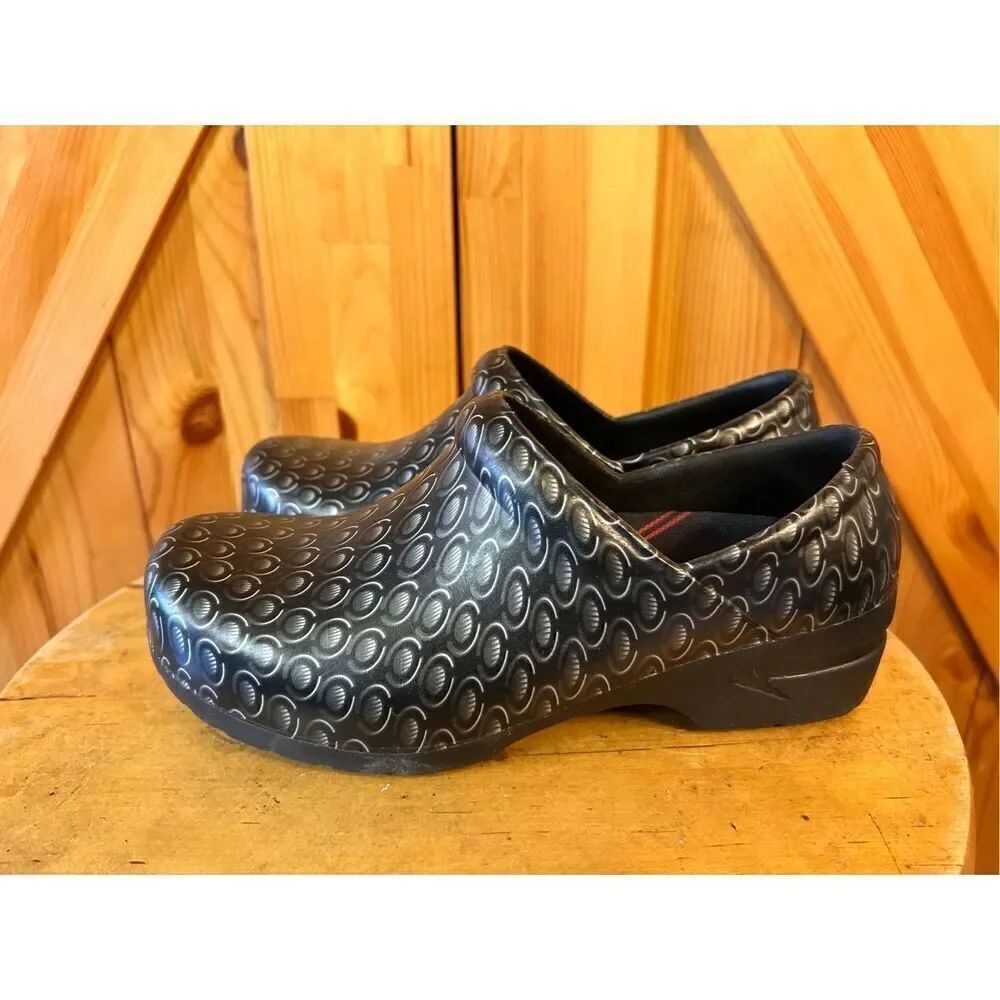 Anywear SR Angel Prisma Chrome Print Clogs Nurse Womens Size 6